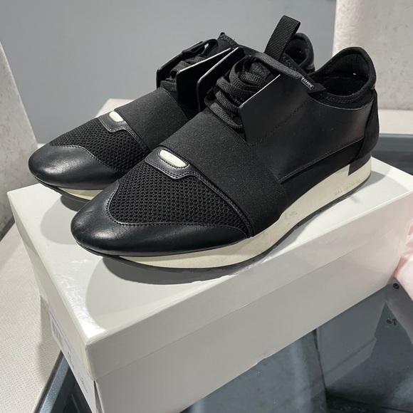 Balenciaga - Picture 1 of 5